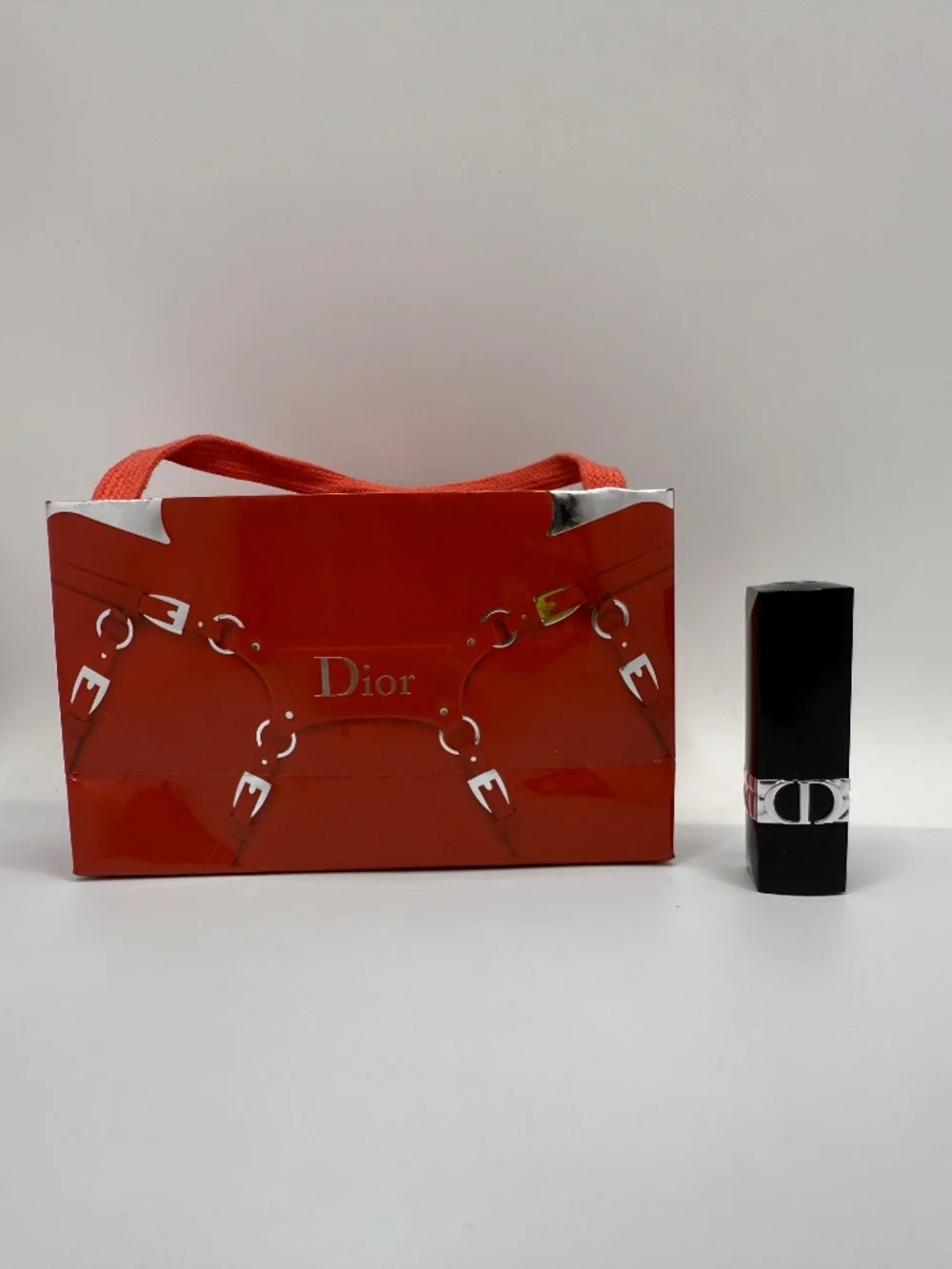GORGEOUS NWB-CHRSTIAN DIOR ROUGE 999 VELVET LIP STICK! (MADE IN FRANCE)